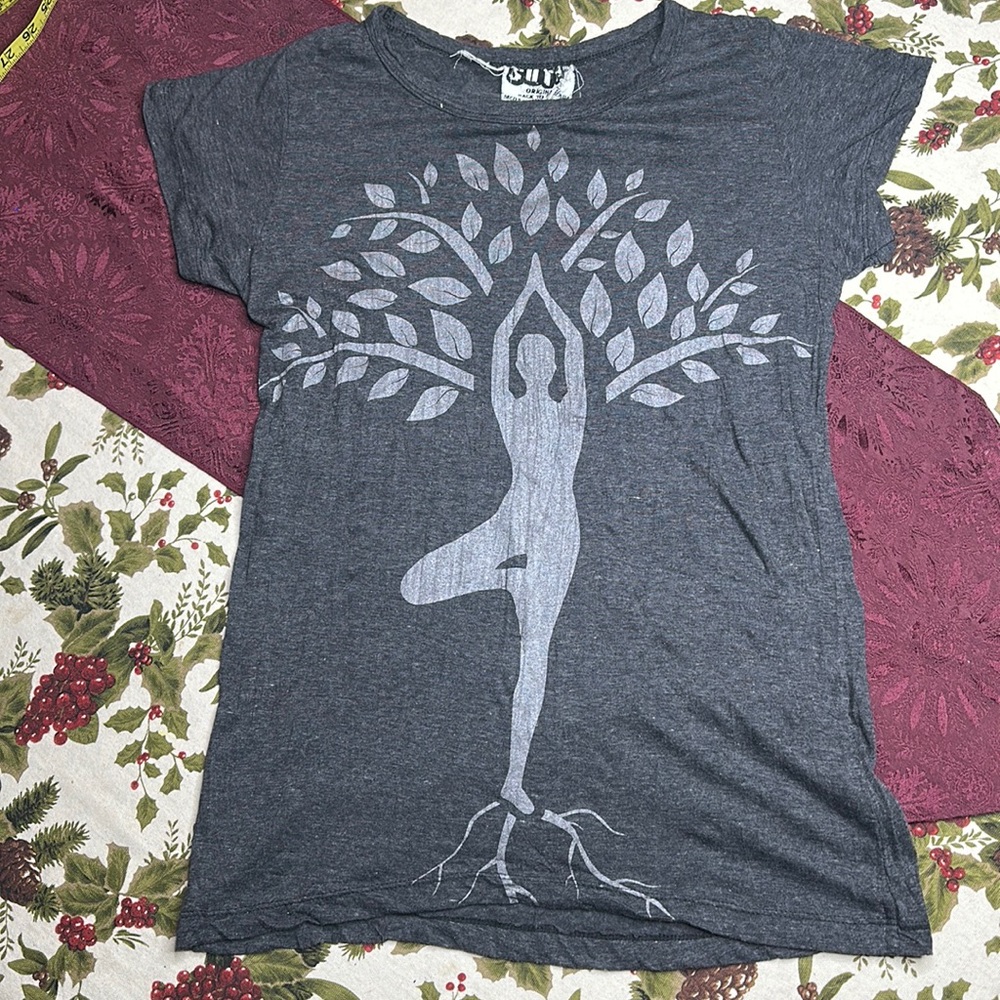 Sure tree pose cap sleeve graphic tee grey size M